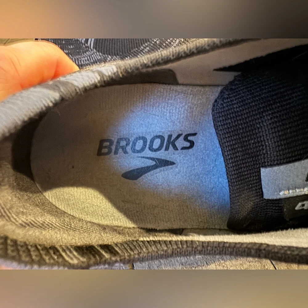 Brooks Levitate 4 Blackened Pear - White Running Shoes Men's Size 9.5 (D)